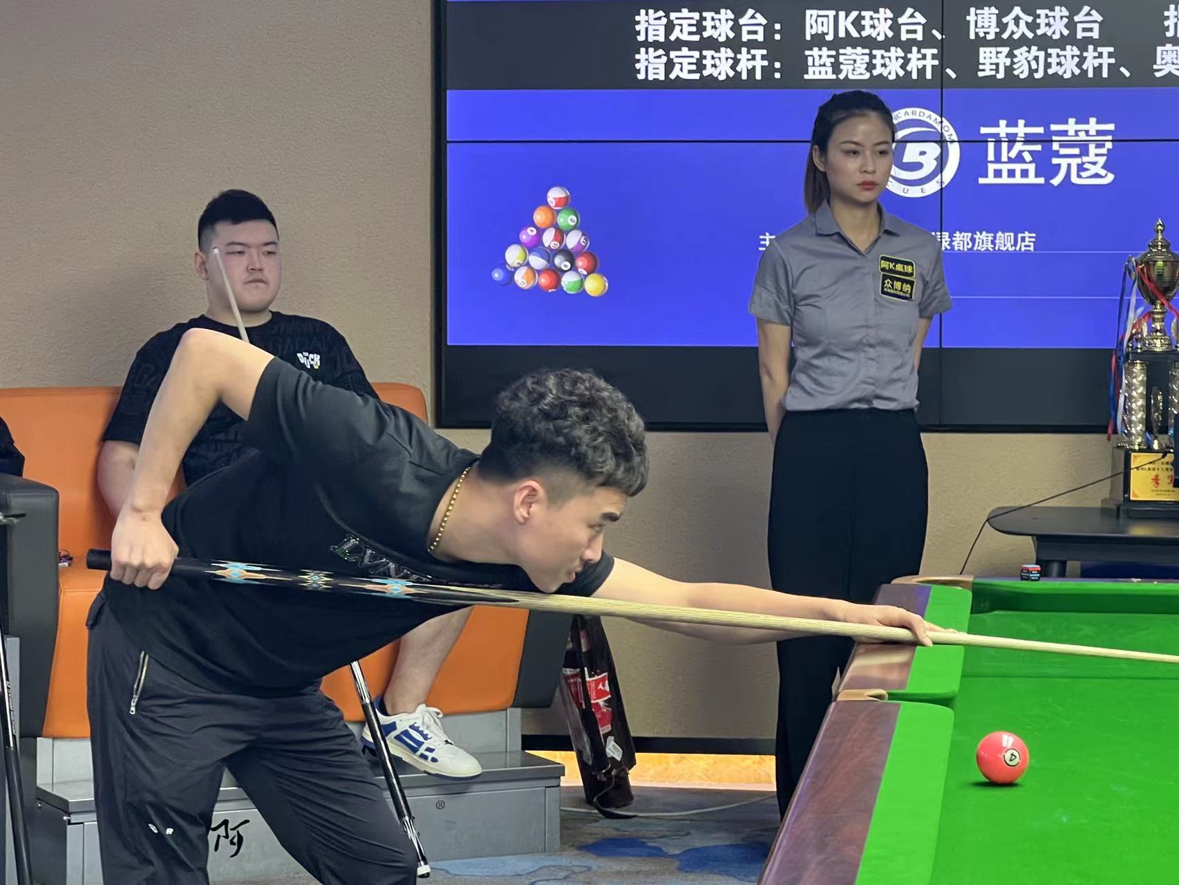 频频制造惊