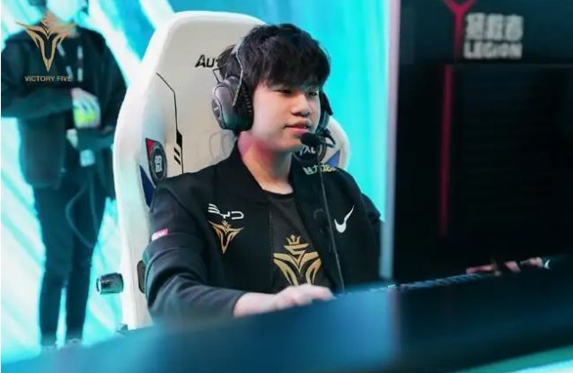 键比赛中的 键比赛中的